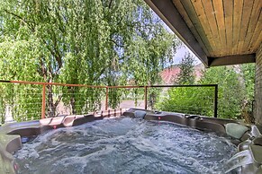 Rivers Edge Mtn Home: Private Hot Tub & Views