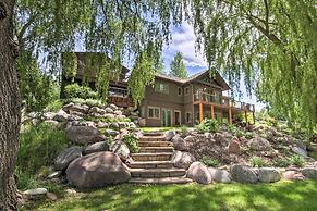 Rivers Edge Mtn Home: Private Hot Tub & Views