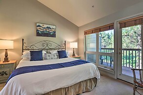 Bend Townhome w/ Golf Course Views & Private Deck!