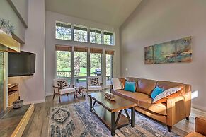 Bend Townhome w/ Golf Course Views & Private Deck!