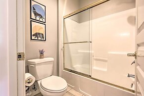 Bend Townhome w/ Golf Course Views & Private Deck!