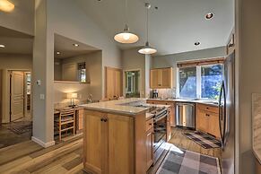 Bend Townhome w/ Golf Course Views & Private Deck!