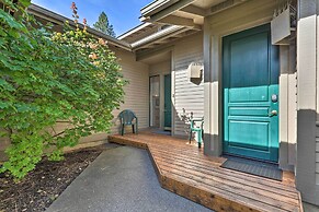 Bend Townhome w/ Golf Course Views & Private Deck!