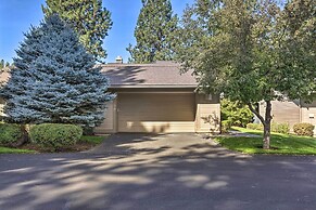 Bend Townhome w/ Golf Course Views & Private Deck!