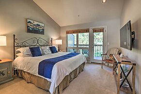 Bend Townhome w/ Golf Course Views & Private Deck!