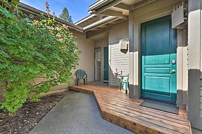 Bend Townhome w/ Golf Course Views & Private Deck!