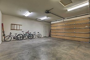 Bend Townhome w/ Golf Course Views & Private Deck!