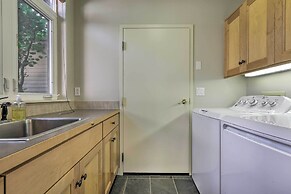 Bend Townhome w/ Golf Course Views & Private Deck!