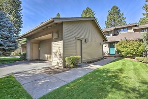 Bend Townhome w/ Golf Course Views & Private Deck!