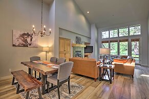 Bend Townhome w/ Golf Course Views & Private Deck!