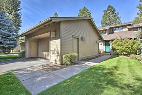 Bend Townhome w/ Golf Course Views & Private Deck!