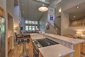 Bend Townhome w/ Golf Course Views & Private Deck!