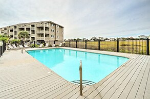 Bright Carolina Beach Condo - Walk to Shore!