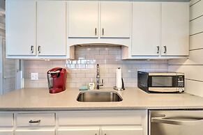 Bright Carolina Beach Condo - Walk to Shore!