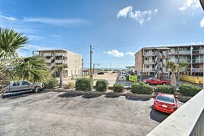 Bright Carolina Beach Condo - Walk to Shore!