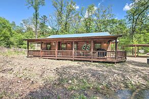 Cabin w/ Hot Tub - Near Broken Bow Lake & Hiking!