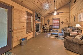 Cabin w/ Hot Tub - Near Broken Bow Lake & Hiking!
