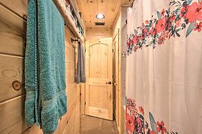 Cabin w/ Hot Tub - Near Broken Bow Lake & Hiking!