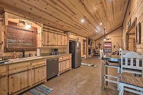 Cabin w/ Hot Tub - Near Broken Bow Lake & Hiking!