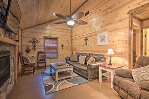Cabin w/ Hot Tub - Near Broken Bow Lake & Hiking!