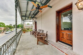 Charming Louisiana Getaway w/ Furnished Balcony!