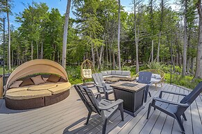 Clam Lake Vacation Rental w/ Deck & Shared Dock!