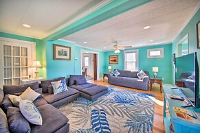 Chincoteague House w/ Enclosed Porch + Deck
