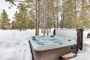 Convenient Fraser Townhome w/ Hot Tub, Near Hikes!