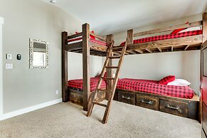 Convenient Fraser Townhome w/ Hot Tub, Near Hikes!