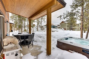 Convenient Fraser Townhome w/ Hot Tub, Near Hikes!