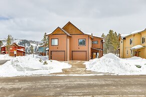 Convenient Fraser Townhome w/ Hot Tub, Near Hikes!