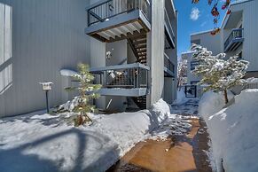 Comfy Avon Condo w/ Pool + Eagle River Views!