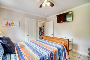 Coastal Long Beach Rental w/ Patio, Walk to Beach!