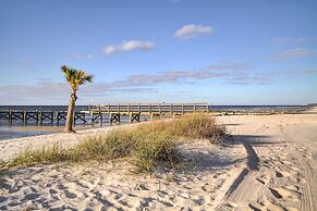 Coastal Long Beach Rental w/ Patio, Walk to Beach!