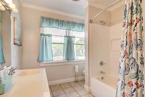 Coastal Long Beach Rental w/ Patio, Walk to Beach!