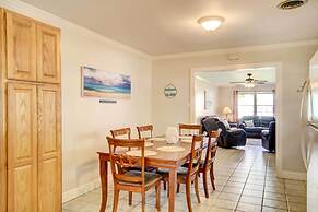 Coastal Long Beach Rental w/ Patio, Walk to Beach!