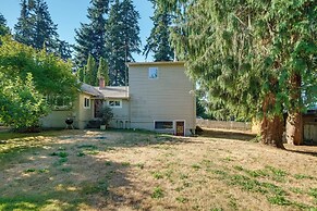 Charming Indianola Home: Walk to Town!