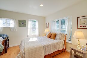 Charming Indianola Home: Walk to Town!