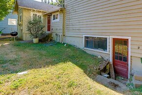 Charming Indianola Home: Walk to Town!