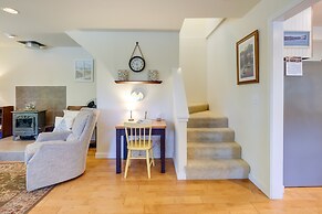 Charming Indianola Home: Walk to Town!