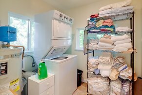 Charming Indianola Home: Walk to Town!