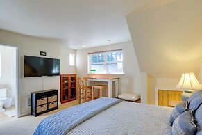 Charming Indianola Home: Walk to Town!