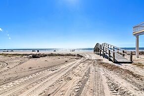 1 Min Walk to Beach: A Surfside Beach Favorite!