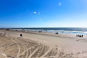 1 Min Walk to Beach: A Surfside Beach Favorite!