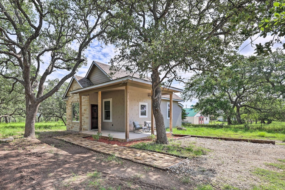 Cozy Spring Branch Cottage in Hill Country!