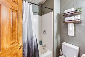 Cozy Red River Getaway - Walk to Main Street