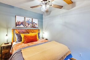 Cozy Red River Getaway - Walk to Main Street