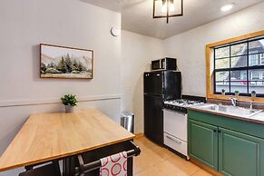 Cozy Red River Getaway - Walk to Main Street