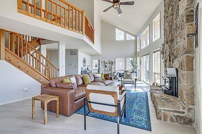 Eureka Springs Gem: 2 Decks, Mtn + Lake Views
