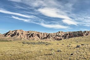 Exquisite Log Home With Lander Valley Views!